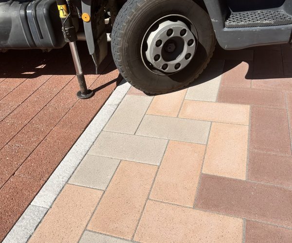 Posa masselli autobloccanti su sottofondi esistenti